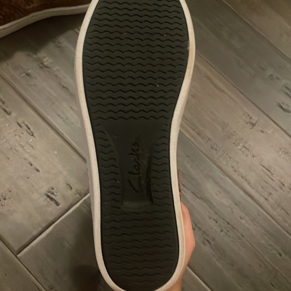 Clarks Cheetah Print Sneaker Size 6 1/2 women’s - Picture 2 of 5